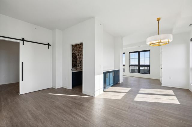 4917 Eden Avenue 718, Edina, MN 55424