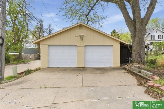 3015 Grebe Street, Omaha, NE 68112