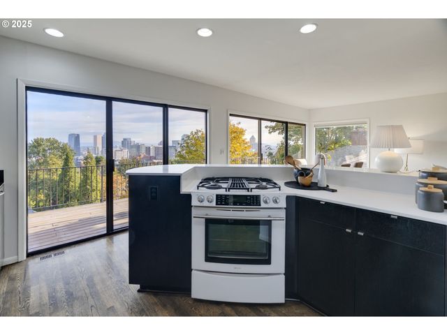 1515 Sw UPPER HALL St, Portland, OR 97201