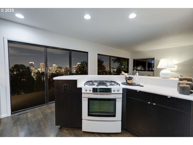 1515 Sw UPPER HALL St, Portland, OR 97201