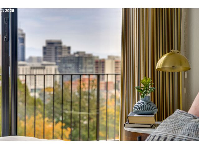 1515 Sw UPPER HALL St, Portland, OR 97201