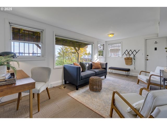 1515 Sw UPPER HALL St, Portland, OR 97201