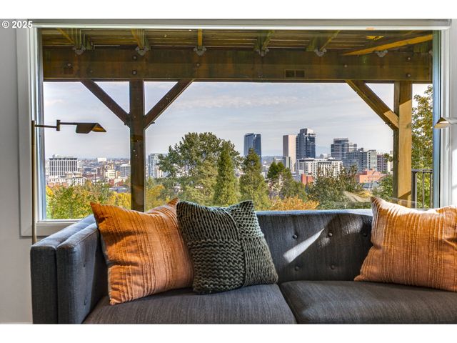 1515 Sw UPPER HALL St, Portland, OR 97201