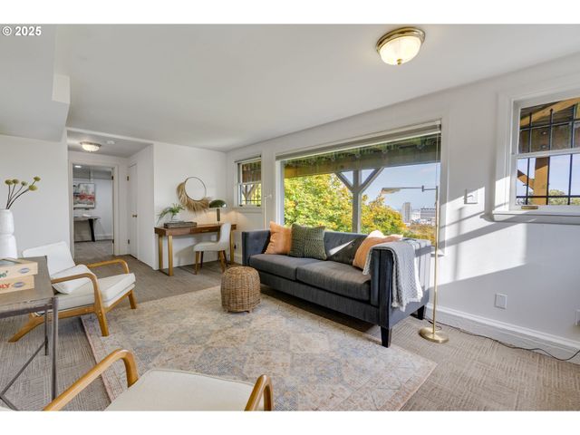 1515 Sw UPPER HALL St, Portland, OR 97201