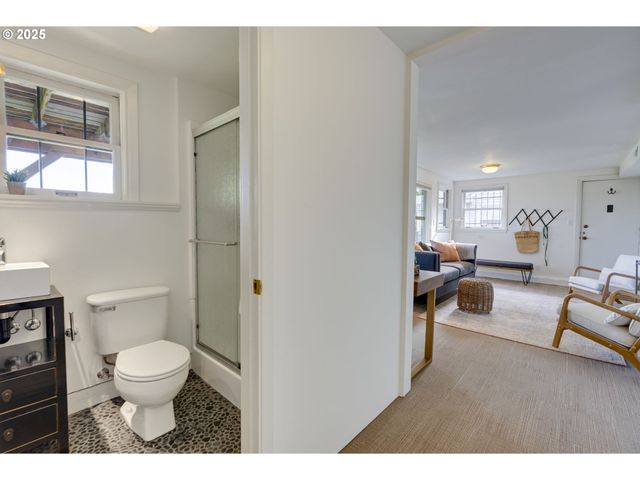 1515 Sw UPPER HALL St, Portland, OR 97201