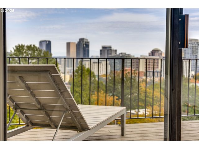 1515 Sw UPPER HALL St, Portland, OR 97201