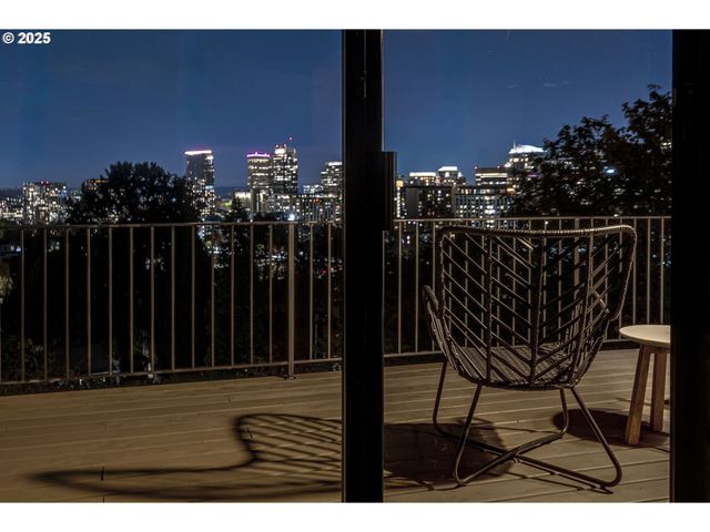 1515 Sw UPPER HALL St, Portland, OR 97201