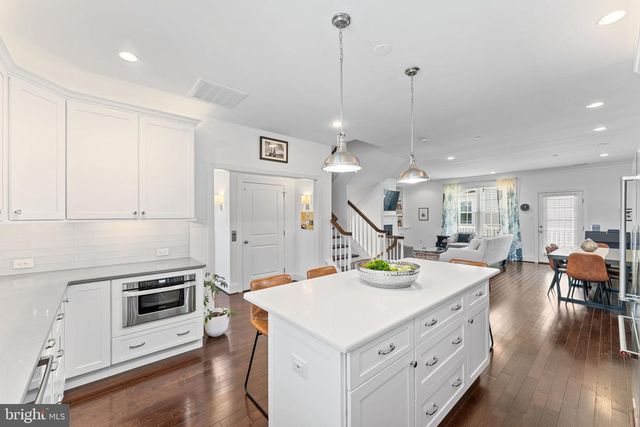 53 VILLAGE SQ, Paoli, PA 19301
