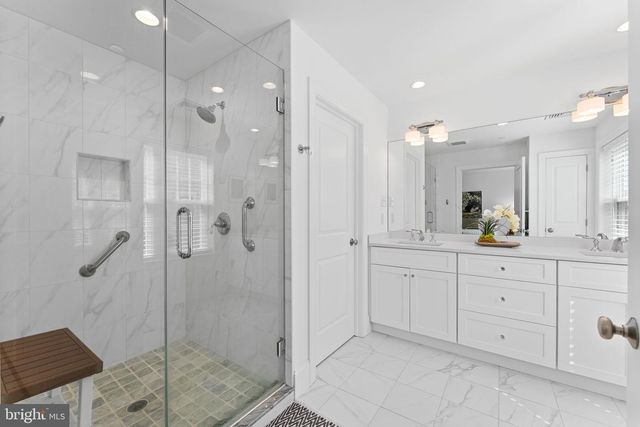 53 VILLAGE SQ, Paoli, PA 19301