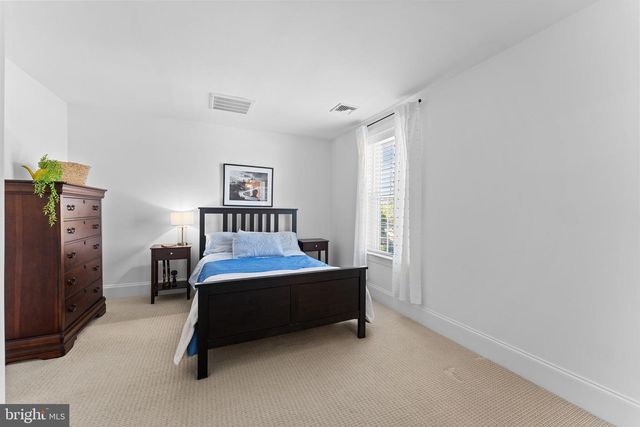 53 VILLAGE SQ, Paoli, PA 19301