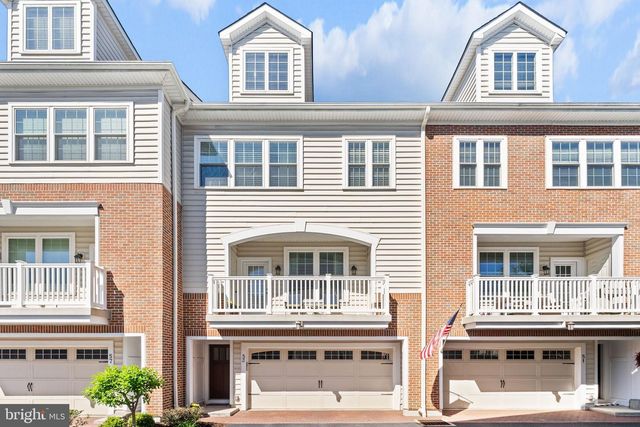 53 VILLAGE SQ, Paoli, PA 19301