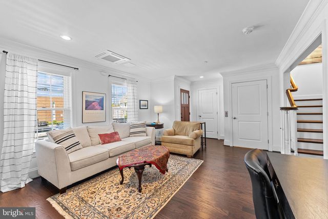 53 VILLAGE SQ, Paoli, PA 19301