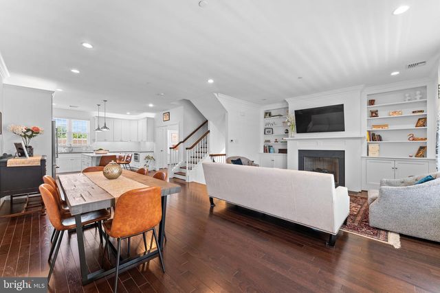 53 VILLAGE SQ, Paoli, PA 19301