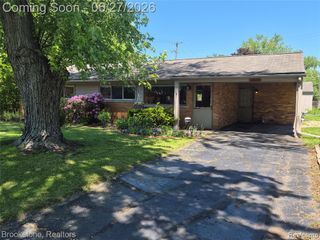 2664 Penna Drive, West Bloomfield, MI 48324