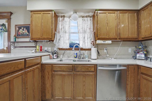 2652 Chute Drive, Oologah, OK 74053