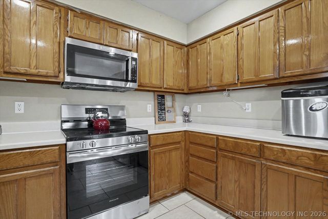 2652 Chute Drive, Oologah, OK 74053