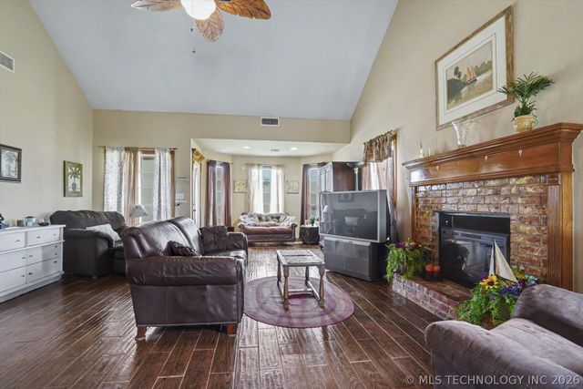 2652 Chute Drive, Oologah, OK 74053
