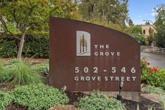 532 Grove St, Healdsburg, CA 95448