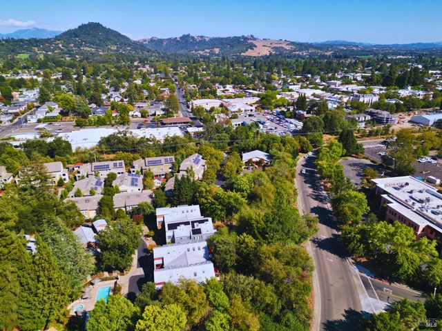 532 Grove St, Healdsburg, CA 95448