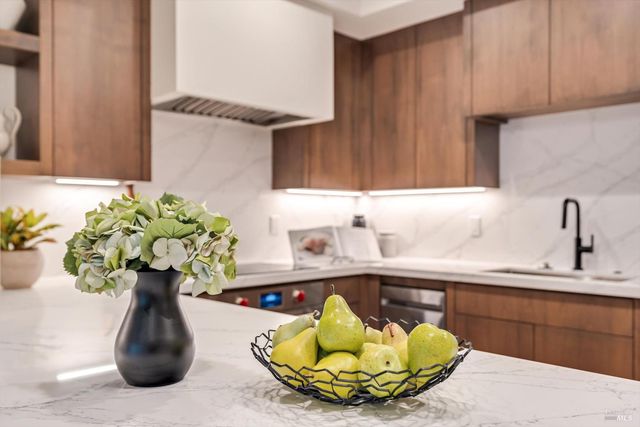 532 Grove St, Healdsburg, CA 95448