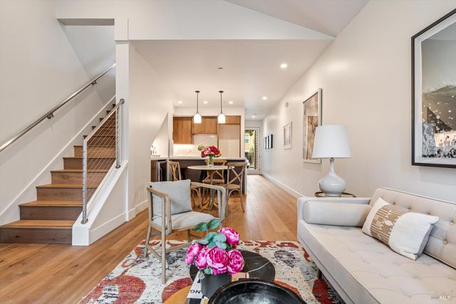 532 Grove St, Healdsburg, CA 95448