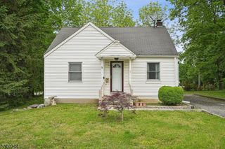 7 Flanders Rd, Mount Olive Twp., NJ 07828