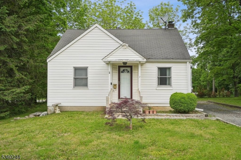 7 Flanders Rd, Mount Olive Twp., NJ 07828