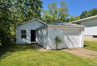 2840 Oldsmobile Avenue, Waterford, MI 48328