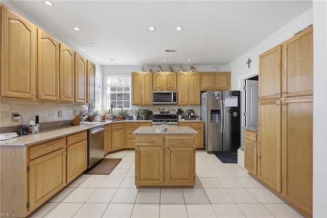 820 Amberline DR, Chesapeake, VA 23322