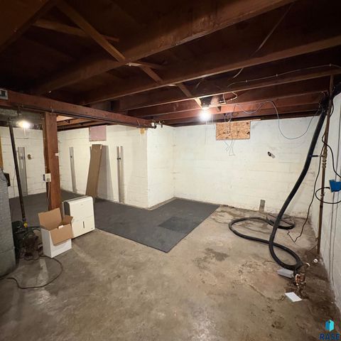 2205 W 15th St Street, Sioux Falls, SD 57104