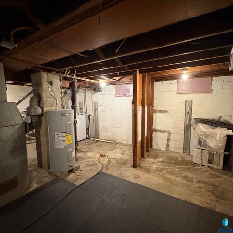 2205 W 15th St Street, Sioux Falls, SD 57104