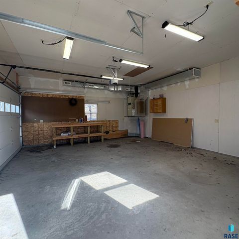 2205 W 15th St Street, Sioux Falls, SD 57104