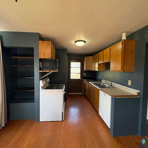 2205 W 15th St Street, Sioux Falls, SD 57104