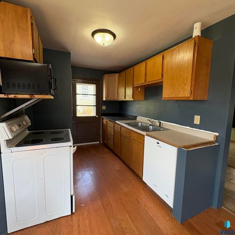 2205 W 15th St Street, Sioux Falls, SD 57104