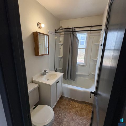 2205 W 15th St Street, Sioux Falls, SD 57104