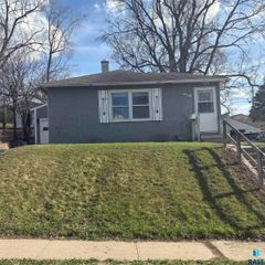 2205 W 15th St Street, Sioux Falls, SD 57104