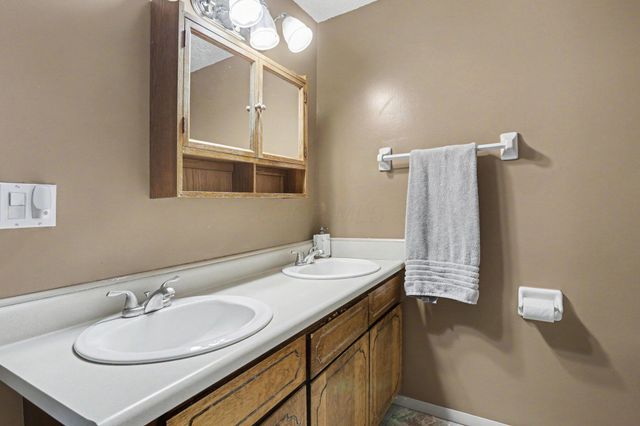 5688 Duquesne Place, Columbus, OH 43235