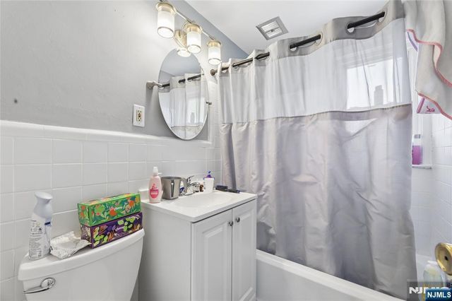 58 Sussex Road, Bergenfield, NJ 07621