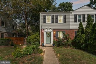 2134 FARRINGTON AVE, Alexandria, VA 22303
