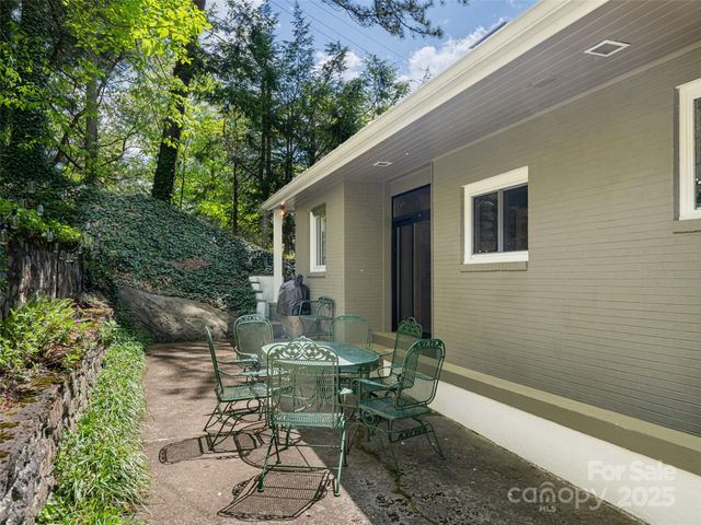 165 Country Club Drive, Waynesville, NC 28786