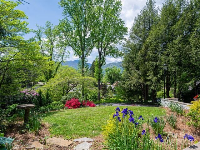 165 Country Club Drive, Waynesville, NC 28786