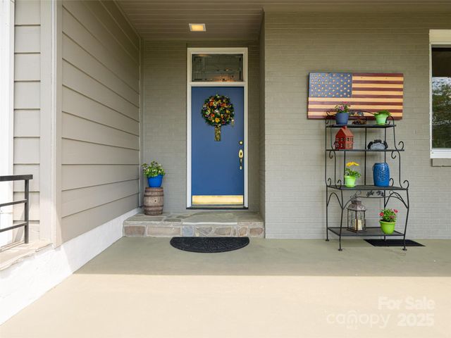 165 Country Club Drive, Waynesville, NC 28786