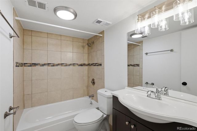 7665 E Eastman Avenue 202B, Denver, CO 80231