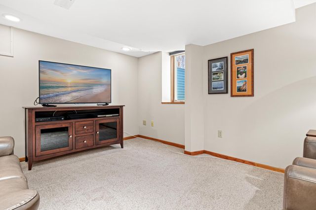 1898 Pinehurst Avenue, Saint Paul, MN 55116