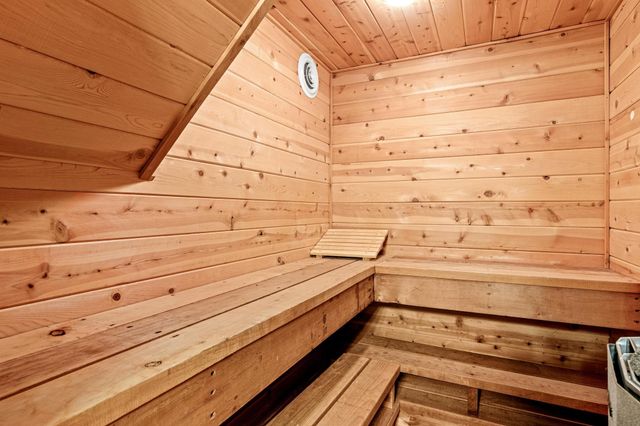 1898 Pinehurst Avenue, Saint Paul, MN 55116