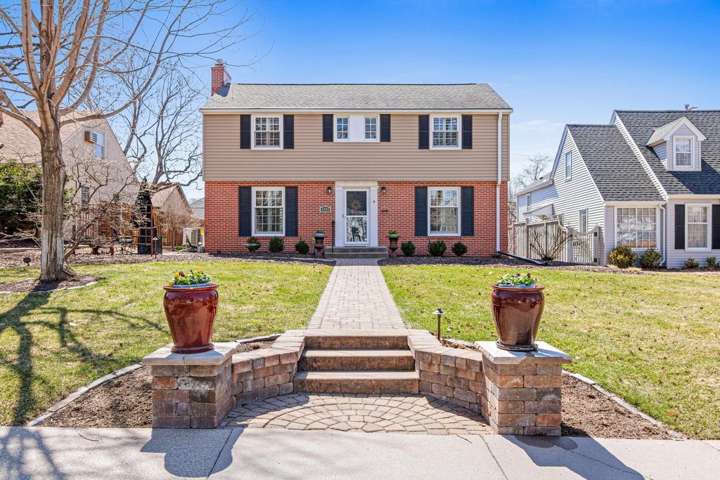 1898 Pinehurst Avenue, Saint Paul, MN 55116