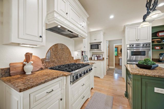 264 Steeple Point CIRCLE, Delafield, WI 53018