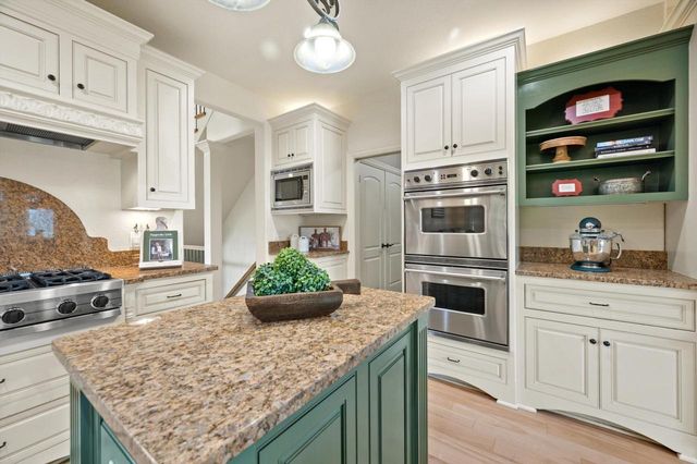 264 Steeple Point CIRCLE, Delafield, WI 53018