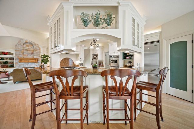 264 Steeple Point CIRCLE, Delafield, WI 53018