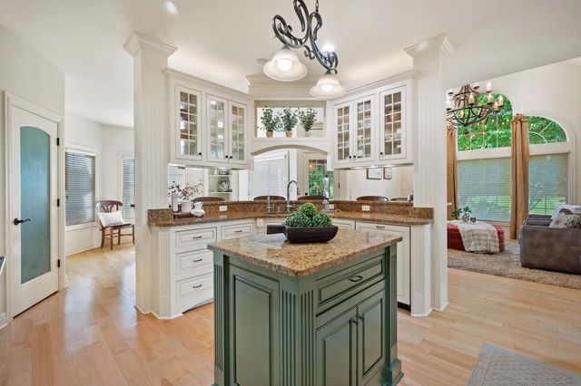 264 Steeple Point CIRCLE, Delafield, WI 53018